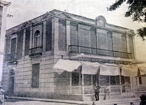El antiguo Gran Circulo la Unión construido en 1904 bajo diseño de Don Sebastián Rebollar y Muñoz. Fuente: elsayon.blogspot.com