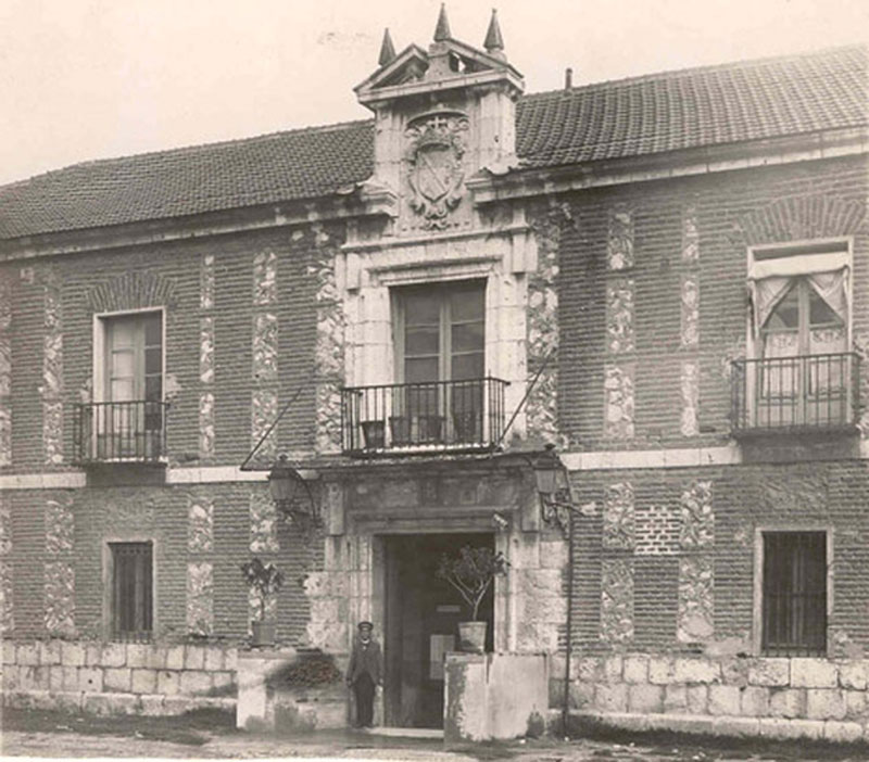 Colegio Mayor de Santa Cruz, antigua sede de las ingenierías en Valladolid. Fuente: eldiadevalladolid.com