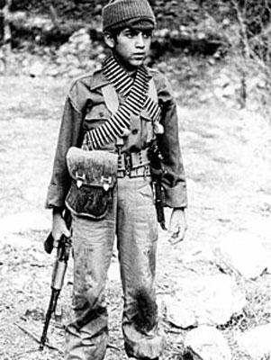 Niño soldado en Irán en 1980. Fuente: es.wikipedia.org