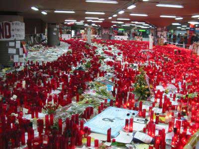 Homenaje a las víctimas de los atentados en la estación de Atocha. Fuente: es.wikipedia.org