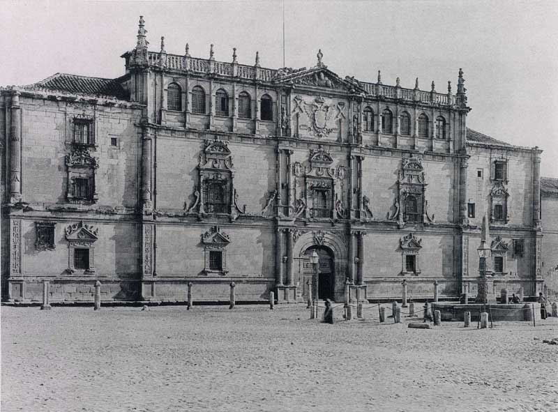 Fachada del Colegio Mayor de San Ildefonso. Fuente: es.wikipedia.org