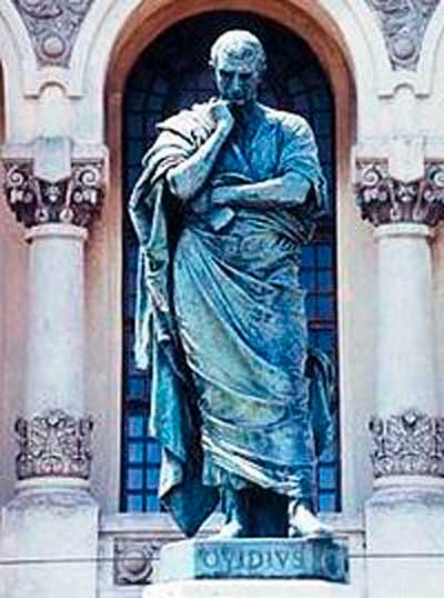 Estatua de Ovidio por Ettore Ferrari. Fuente: es.wikipedia.org