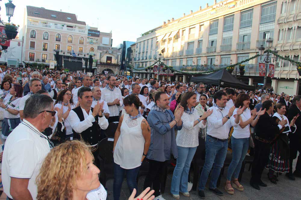 13._Autoridades_y_Plaza