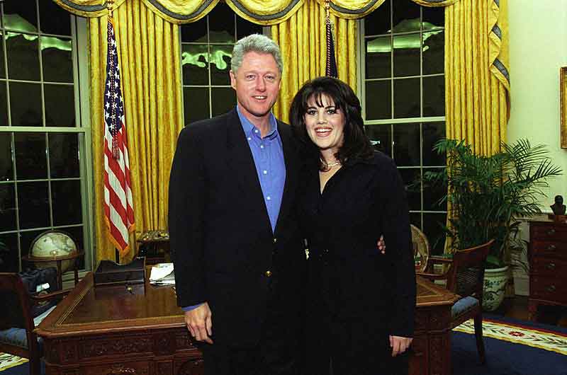 Bill Clinton junto con Mónica Lewinsky en 1997. Fuente: es.wikipedia.org