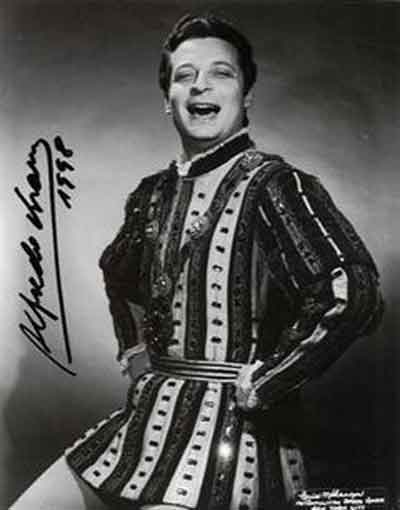 Alfredo Kraus en el papel del “Duque” en el “Rigoletto” de Verdi, en el Metropolitan Opera de Nueva York. Fuente: es.wikipedia.org