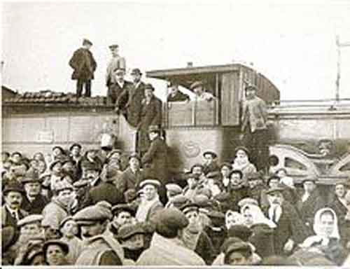 Llegada del tren inaugural de la línea Cinco Casas – Tomelloso. Fuente: es.wikipedia.org