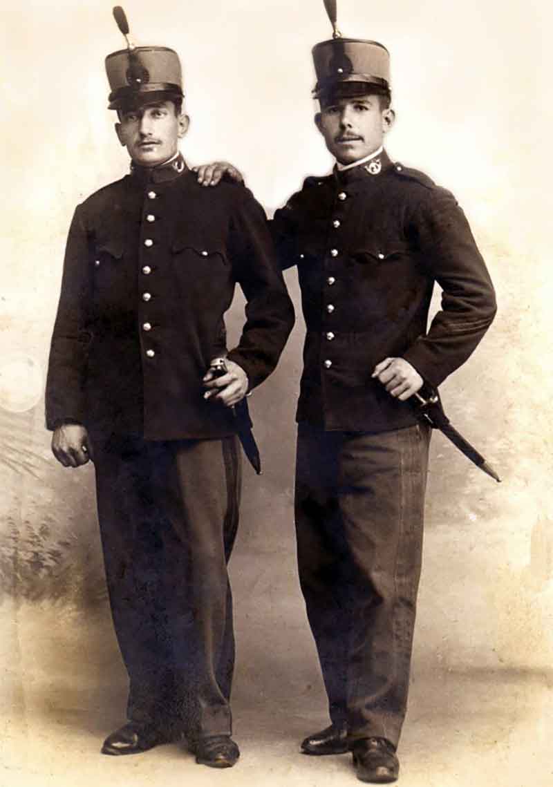 Cabo y soldado de finales del siglo XIX. Fuente: entredosamores.es