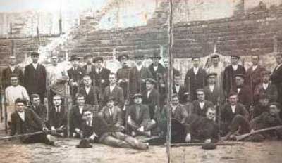 Quintos de Tomelloso en el antiguo coso tomellosero. Fuente: “Geografía Afectiva” de Sergio Herizo Maestre.
