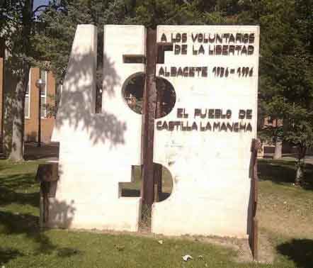 Monumento dedicado a las Brigadas Internacionales en Albacete. Fuente: lugaresconhistoria.com