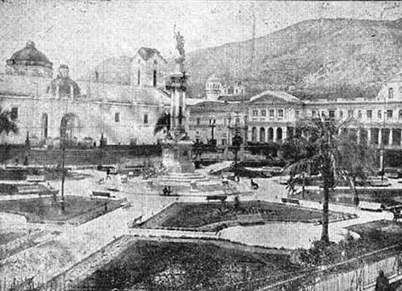 Vista de la Plaza Mayor de Quito con la Iglesia Catedral.
Fuente: cervantesvirtual.com