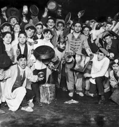 Nochevieja de 1910. Fuente: uvasdoce.com