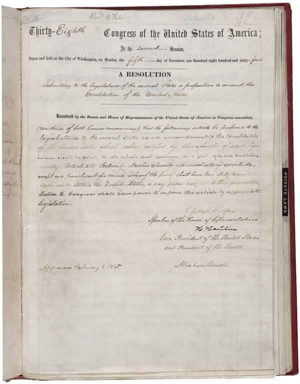 XIII Enmienda, en el Archivo Nacional de los Estados Unidos. Fuente: es.wikipedia.org