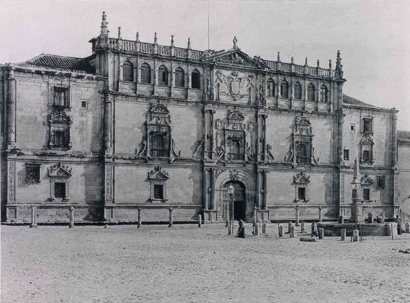 Fachada del Colegio Mayor de San Ildefonso. Fuente: es.wikipedia.org