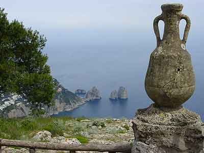 Farallones de Capri. Fuente: blogcatedranaval.com