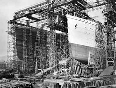 Dársena de construcción del Olympic en 1910. Fuente: es.wikipedia.org