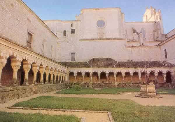 “Claustro de los Mártires”. Fuente: es.wikipedia.org