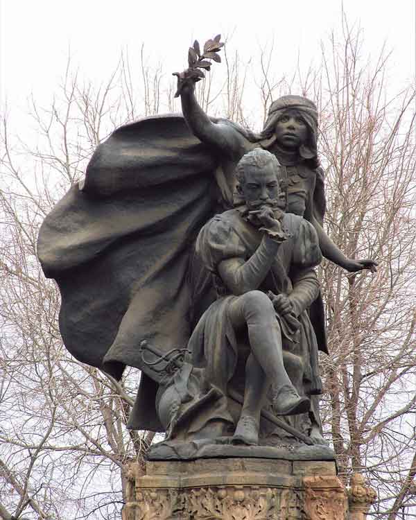 “Estatua de Ercilla” en Santiago de Chile, por Antonio Coll y Pi. Fuente: es.wikipedia.org