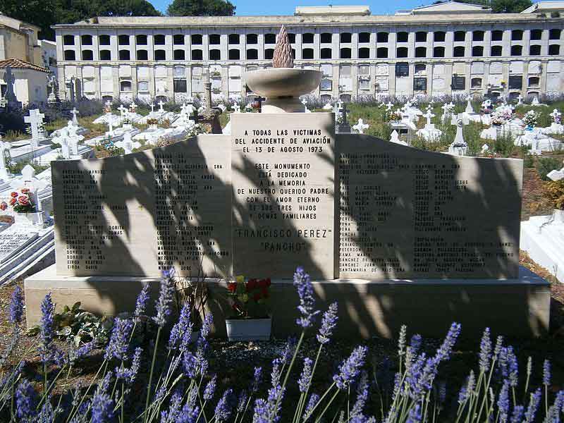 Monumento a las víctimas del accidente. Fuente: es.wikipedia.org