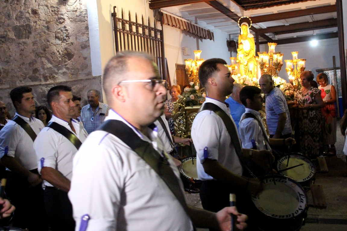 La procesión a su salida de Santa María. Foto: GACETA