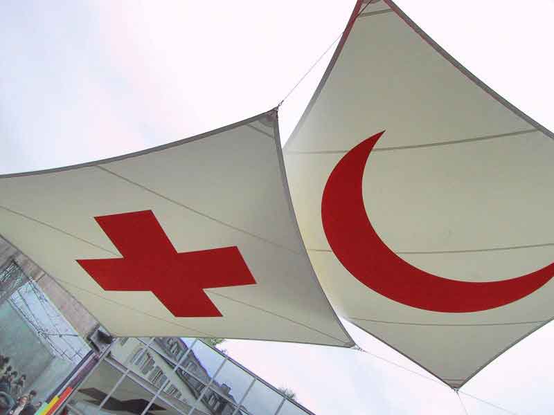 Emblemas de la “Cruz Roja” y la “Media Luna Roja”. Fuente: es.wikipedia.org