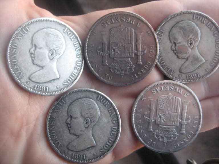 Duros falsos de finales del siglo XIX. Fuente: blognumismatico.com