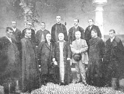 Miembros del Círculo Católico en el día de la inauguración. Fuente: galmango.blogspot.com