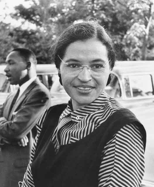 Fotografía de Rosa Parks con Martin Luther King (1955). Fuente: es.wikipedia.org