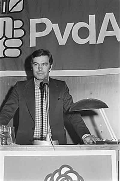 Felipe González en 1976. Fuente: es.wikipedia.org