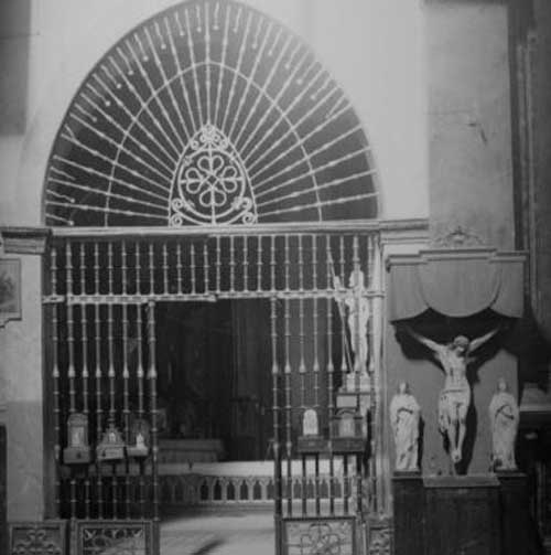 Entrada Sur de la capilla del Santo Cristo de la Piedad. Fuente: elecodevaldepenas.es