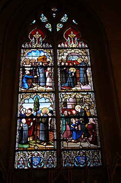 Vidriera con la vida de Teodulfo en la iglesia de Trigny. Fuente: es.wikipedia.org