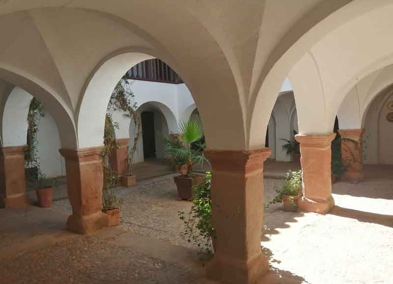 Casa de los Estudios, antiguo Colegio Menor. Fuente: lavidasondosviajes.com
.