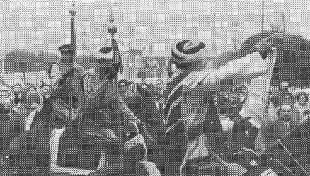 Grupo de heraldos anunciando la cabalgata. Fuente: Biblioteca Virtual de Castilla La Mancha