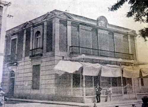El antiguo Gran Circulo la Unión construido en 1904 bajo diseño de Don Sebastián Rebollar y Muñoz. Fuente: elsayon.blogspot.com