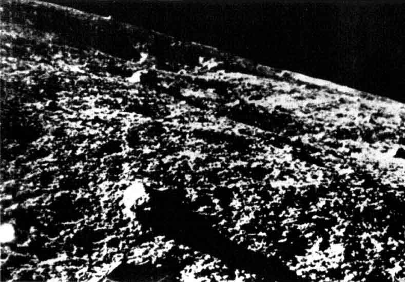 Primera foto recibida de la superficie lunar. Fuente: es.wikipedia.org
