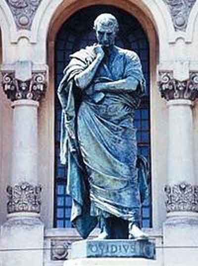 Estatua de Ovidio por Ettore Ferrari. Fuente: es.wikipedia.org