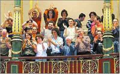 Celebración en el Congreso el día que se aprobó el matrimonio homosexual. Fuente: es.wikipedia.org