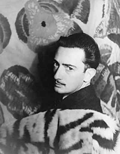Salvador Dalí fotografiado por Carl Van Vechten (1939). Fuente: es.wikipedia.org