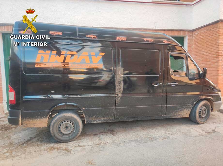 guardia-civil-black-orange-2