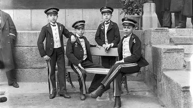 Niños de San Ildefonso en 1906. Fuente: demadridalanube.com