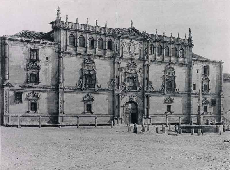 Fachada del Colegio Mayor de San Ildefonso. Fuente: es.wikipedia.org