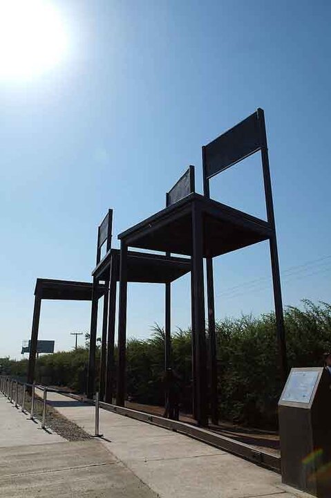 "Un lugar para la memoria" construido en recuerdo de los asesinados. Fuente: es.wikipedia.org