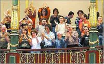Celebración en el Congreso el día que se aprobó el matrimonio homosexual. Fuente: es.wikipedia.org